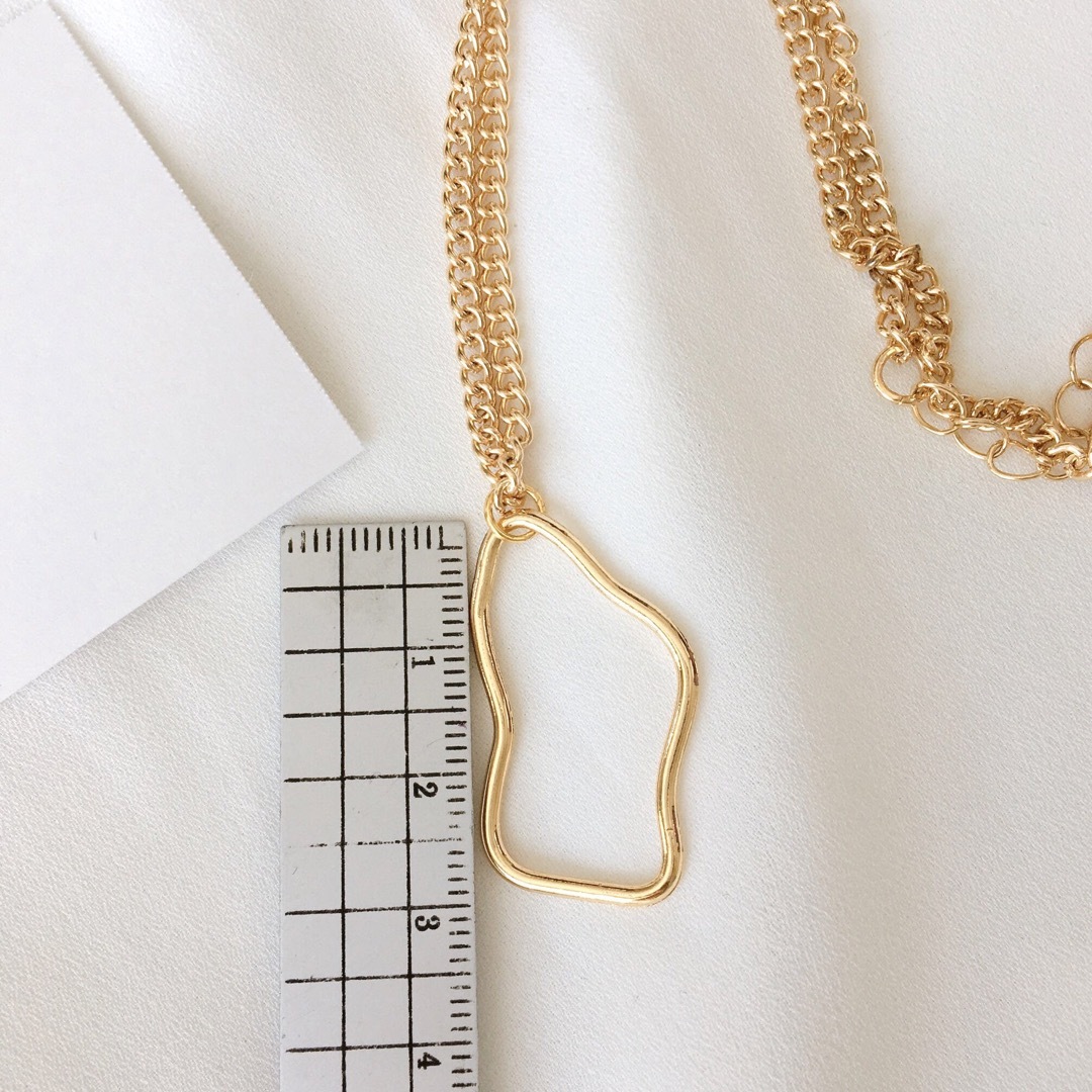 ゴールド変形フープ　ネックレス ハンドメイドのアクセサリー(ネックレス)の商品写真