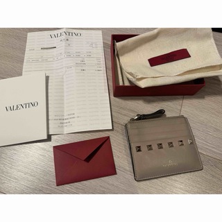 ヴァレンティノ(VALENTINO)のVALENTINO ロックスタッズ　カードケース(パスケース/IDカードホルダー)