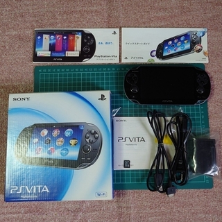 ソニー(SONY)のPlayStationVITA Wi-Fiモデル【付属品有】(携帯用ゲーム機本体)