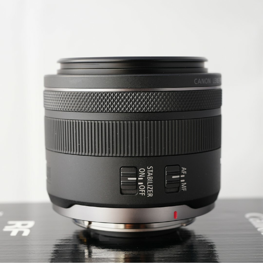 Canon(キヤノン)のCanon RF35F1.8 マクロ IS STM 元箱付 別売フード付 スマホ/家電/カメラのカメラ(その他)の商品写真