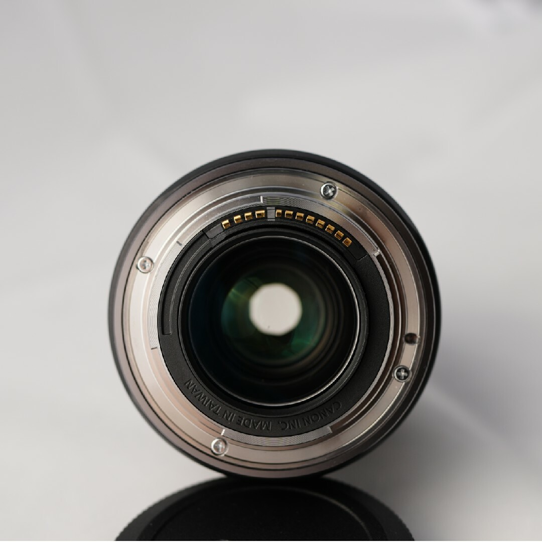 Canon(キヤノン)のCanon RF35F1.8 マクロ IS STM 元箱付 別売フード付 スマホ/家電/カメラのカメラ(その他)の商品写真