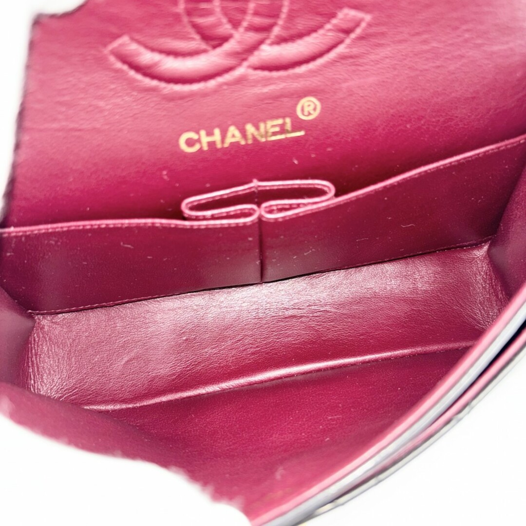 CHANEL(シャネル)のCHANEL シャネル ショルダーバッグ マトラッセ23 ダブルチェーン ダブルフラップ 肩掛け 斜め掛け ココマーク ココ ターンロック 鞄 かばん A01113 ラムスキン    ブラック 黒 ゴールド金具 レディース【中古品】 レディースのバッグ(ショルダーバッグ)の商品写真