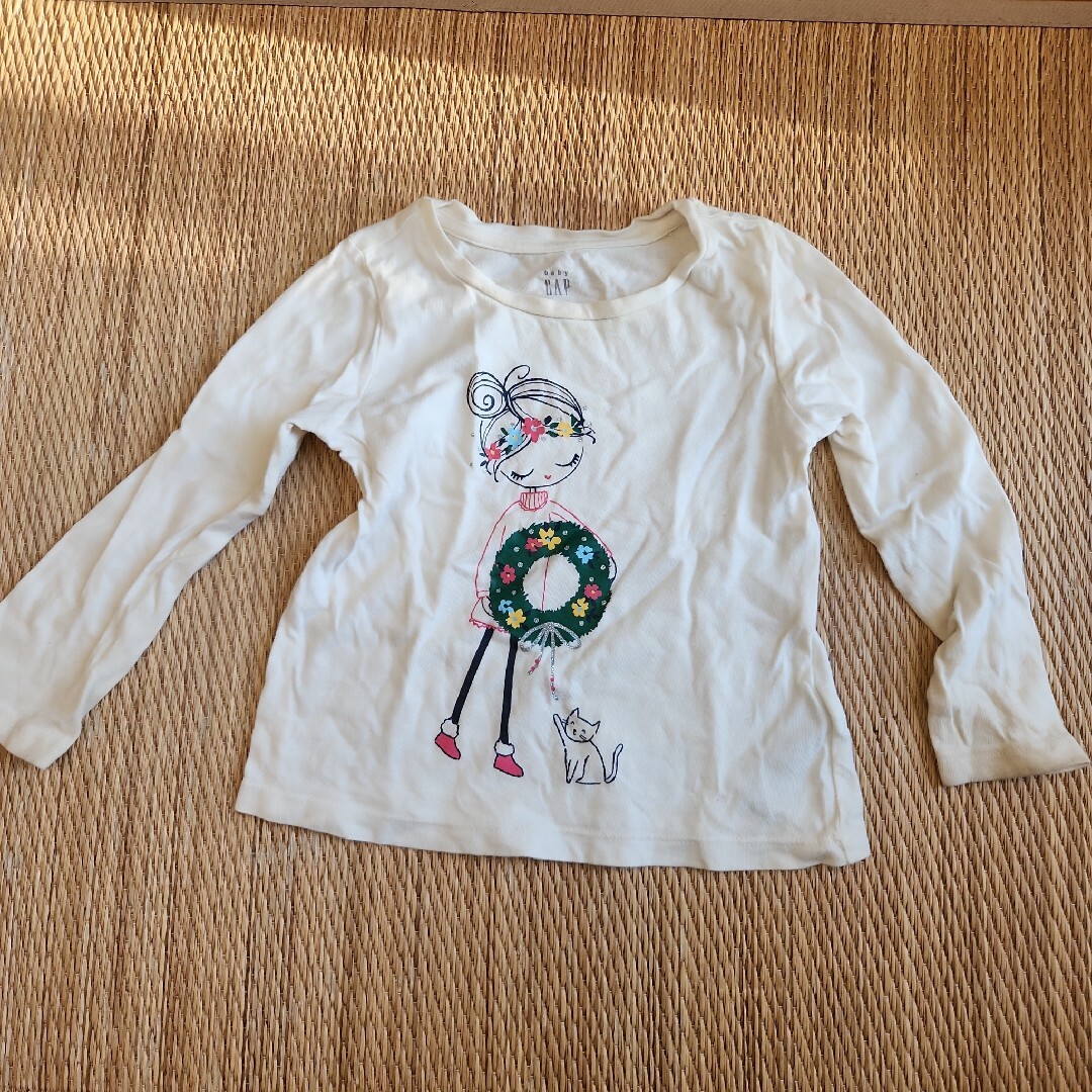 babyGAP(ベビーギャップ)のベビーギャップ　カットソー　95サイズ キッズ/ベビー/マタニティのキッズ服女の子用(90cm~)(Tシャツ/カットソー)の商品写真