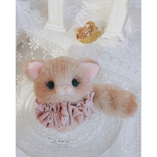 ハンドメイドぬいぐるみ　ふわふわ♡こねこちゃん　フリルネックレスつき(ぬいぐるみ)