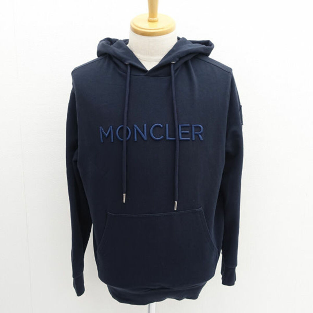 MONCLER(モンクレール)のMONCLER / モンクレール ◆プルオーバーパーカー/ロゴ/ネイビーサイズM/23SS I10918G00024-899WI 【メンズ/MEN/男性/ボーイズ/紳士】 メンズファッション【中古】 [0220484108] メンズのトップス(パーカー)の商品写真