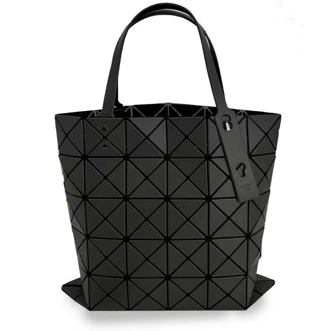 BaoBaoIsseyMiyake(バオバオイッセイミヤケ)の新品未使用　バオバオイッセイミヤケ　トートバッグ　グレー　6✖️6 レディースのバッグ(トートバッグ)の商品写真