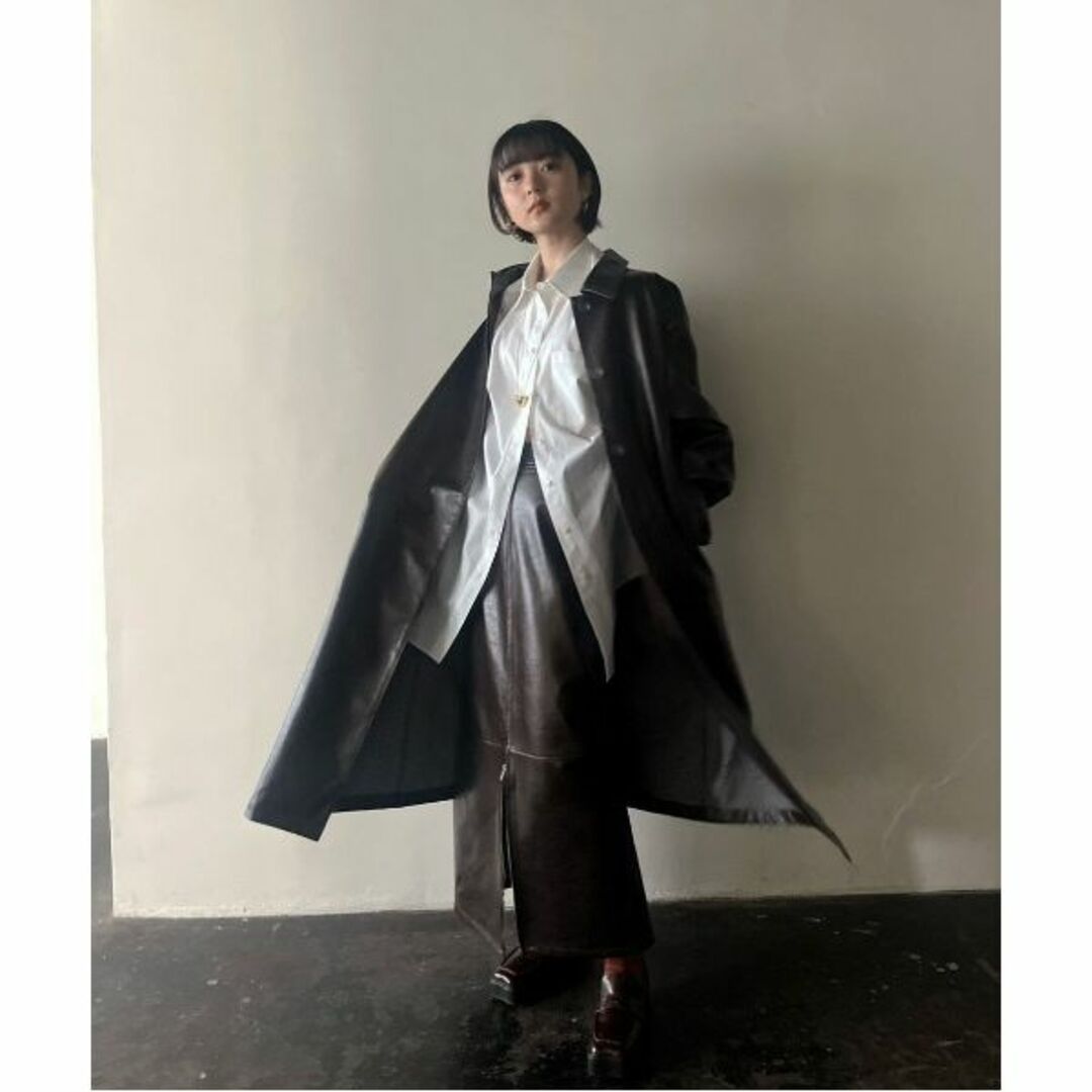 Ameri VINTAGE(アメリヴィンテージ)のAMERI CRASH FAKE LEATHER COAT レディースのジャケット/アウター(ロングコート)の商品写真