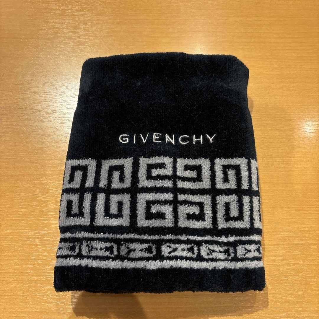 GIVENCHY(ジバンシィ)のジバンシイウォッシュタオル インテリア/住まい/日用品の日用品/生活雑貨/旅行(タオル/バス用品)の商品写真