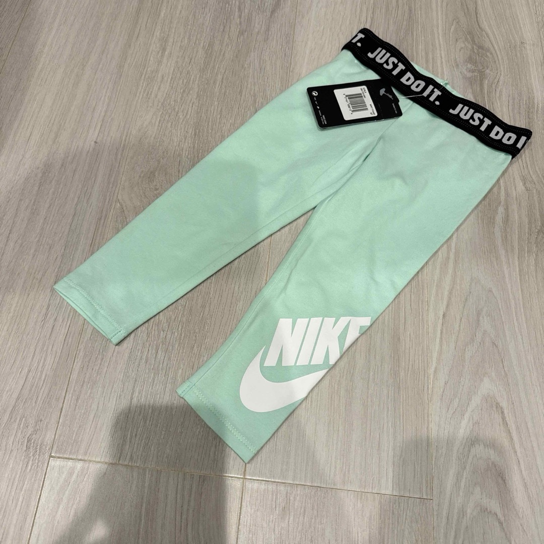 NIKE(ナイキ)のNIKE ベビー レギンス グリーン 2-3歳 キッズ/ベビー/マタニティのキッズ服女の子用(90cm~)(パンツ/スパッツ)の商品写真