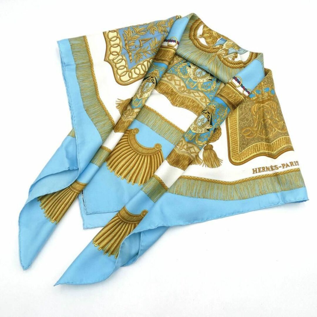 美品 エルメス スカーフ HERMES カレ90 シルク Poste et Cavalerie サーベル飾り袋 水色 ライトブルーxゴールド  OJ10077