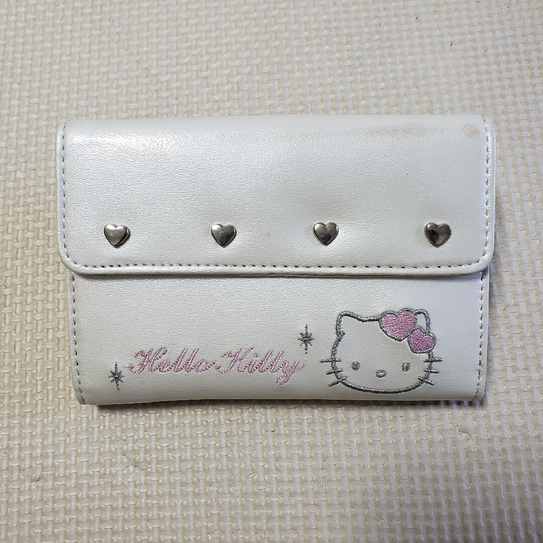 ハローキティ(ハローキティ)のHELLO KITTY 折り財布 レディースのファッション小物(財布)の商品写真