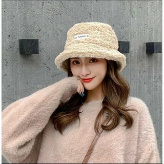 バケットハット ベージュ　ボアハット 帽子 つば広帽子 もこもこ 無地(ノーカラージャケット)