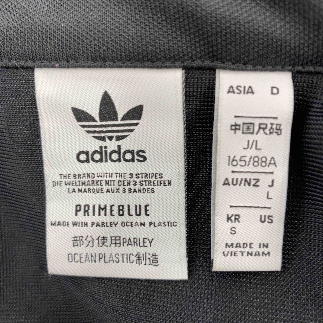 adidas(アディダス)のadidas primeblue アディダス レディース トレンチ風 ロングコート　黒　ロゴワッペン レディースのジャケット/アウター(ロングコート)の商品写真