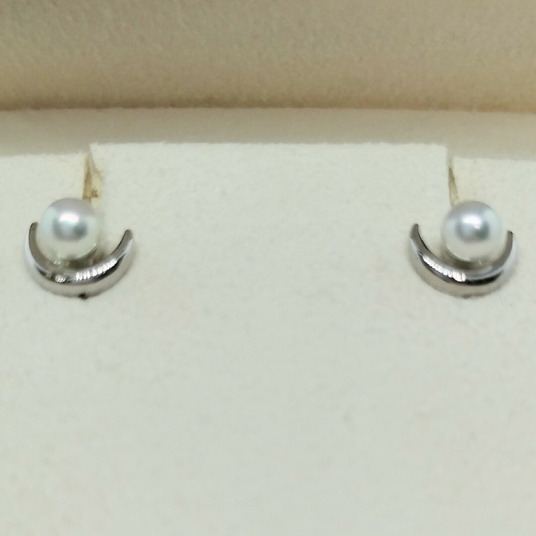MIKIMOTO - ミキモト ベビーパール ムーン ピアス K18WG 4.0mm MIKIMOTO - ミキモト ベビーパール ムーン ピアス K18WG 4.0mm