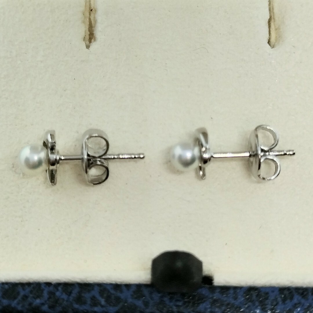 MIKIMOTO - ミキモト ベビーパール ムーン ピアス K18WG 4.0mm MIKIMOTO - ミキモト ベビーパール ムーン ピアス K18WG 4.0mm