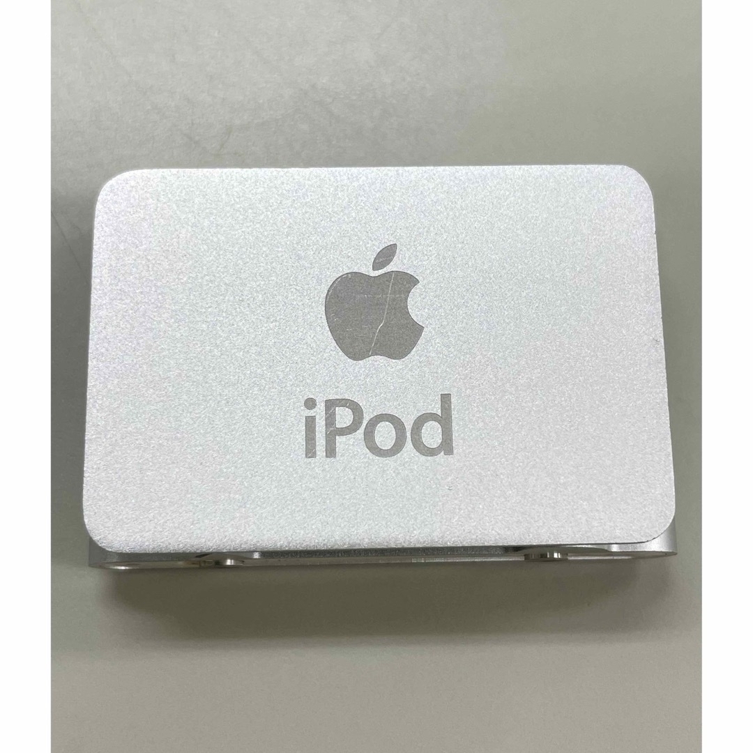Apple(アップル)のAPPLE iPod shuffle 1GB シルバー スマホ/家電/カメラのオーディオ機器(ポータブルプレーヤー)の商品写真