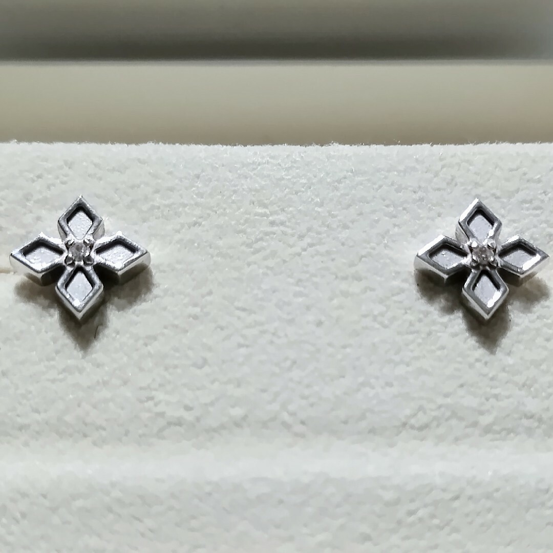 TASAKI(タサキ)の田崎真珠 TASAKI ホワイトゴールド フラワー ピアス K18WG 2.2g レディースのアクセサリー(ピアス)の商品写真