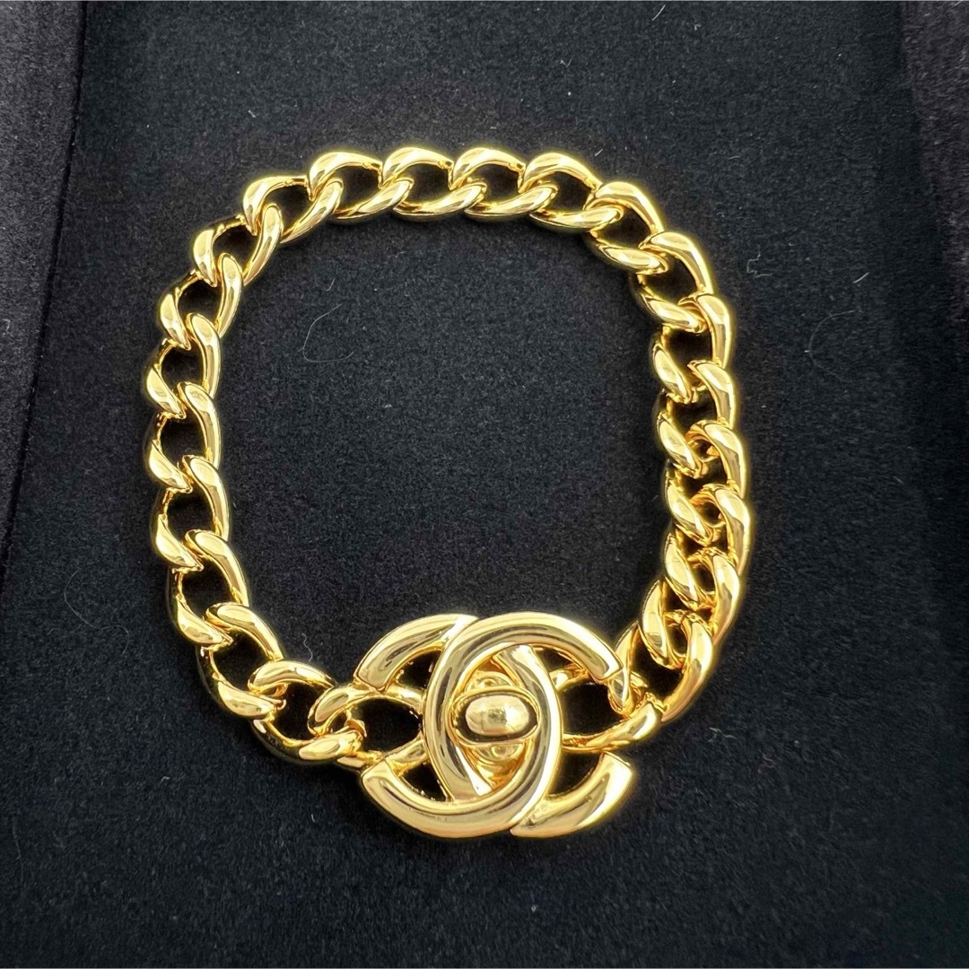 CHANEL(シャネル)のシャネル ヴィンテージ ココマーク ターンロック ブレスレット　コメあり レディースのアクセサリー(ブレスレット/バングル)の商品写真