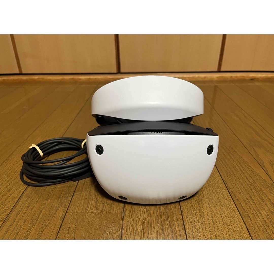 SONY(ソニー)のSONY PlayStation VR2 CFIJ-17000  エンタメ/ホビーのゲームソフト/ゲーム機本体(家庭用ゲーム機本体)の商品写真