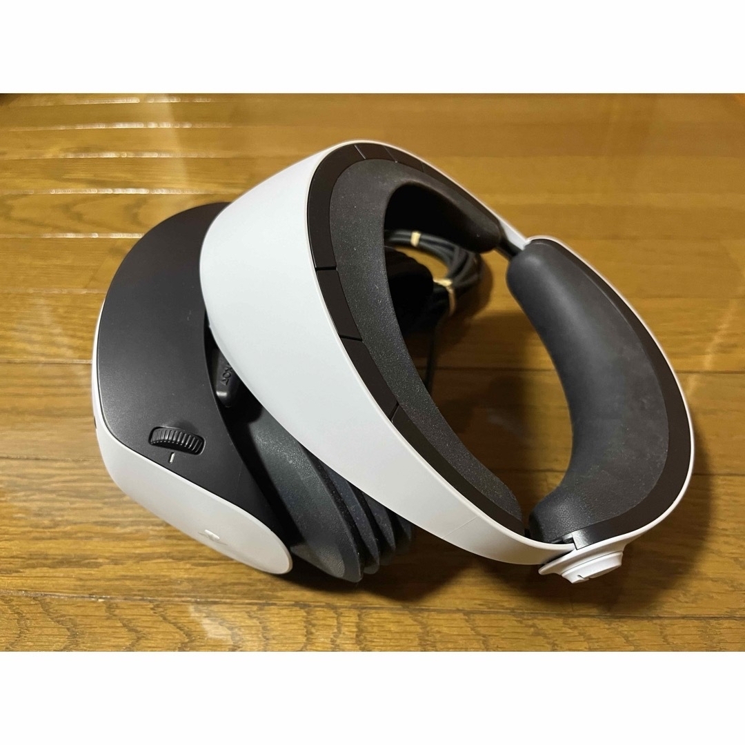 SONY(ソニー)のSONY PlayStation VR2 CFIJ-17000  エンタメ/ホビーのゲームソフト/ゲーム機本体(家庭用ゲーム機本体)の商品写真