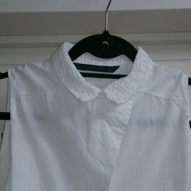 ZARA(ザラ)のzara ノースリーブシャツ  レディースのトップス(シャツ/ブラウス(半袖/袖なし))の商品写真