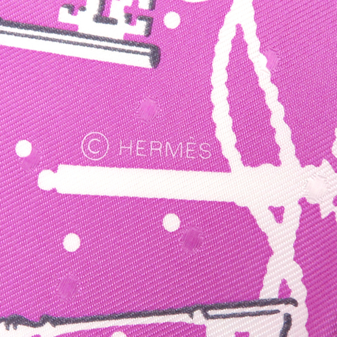 Hermes(エルメス)のエルメス HERMES スカーフ カレ55 CARRE シルク シクラメン×ホワイト×グリス 新品 未使用【LES CLES/レ クレ】  【箱】【中古】 ハンドメイドのファッション小物(スカーフ)の商品写真