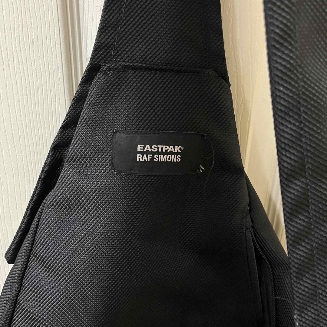 RAF SIMONS(ラフシモンズ)のRAF SIMONS EASTPAK スリングバッグ メンズのバッグ(ショルダーバッグ)の商品写真