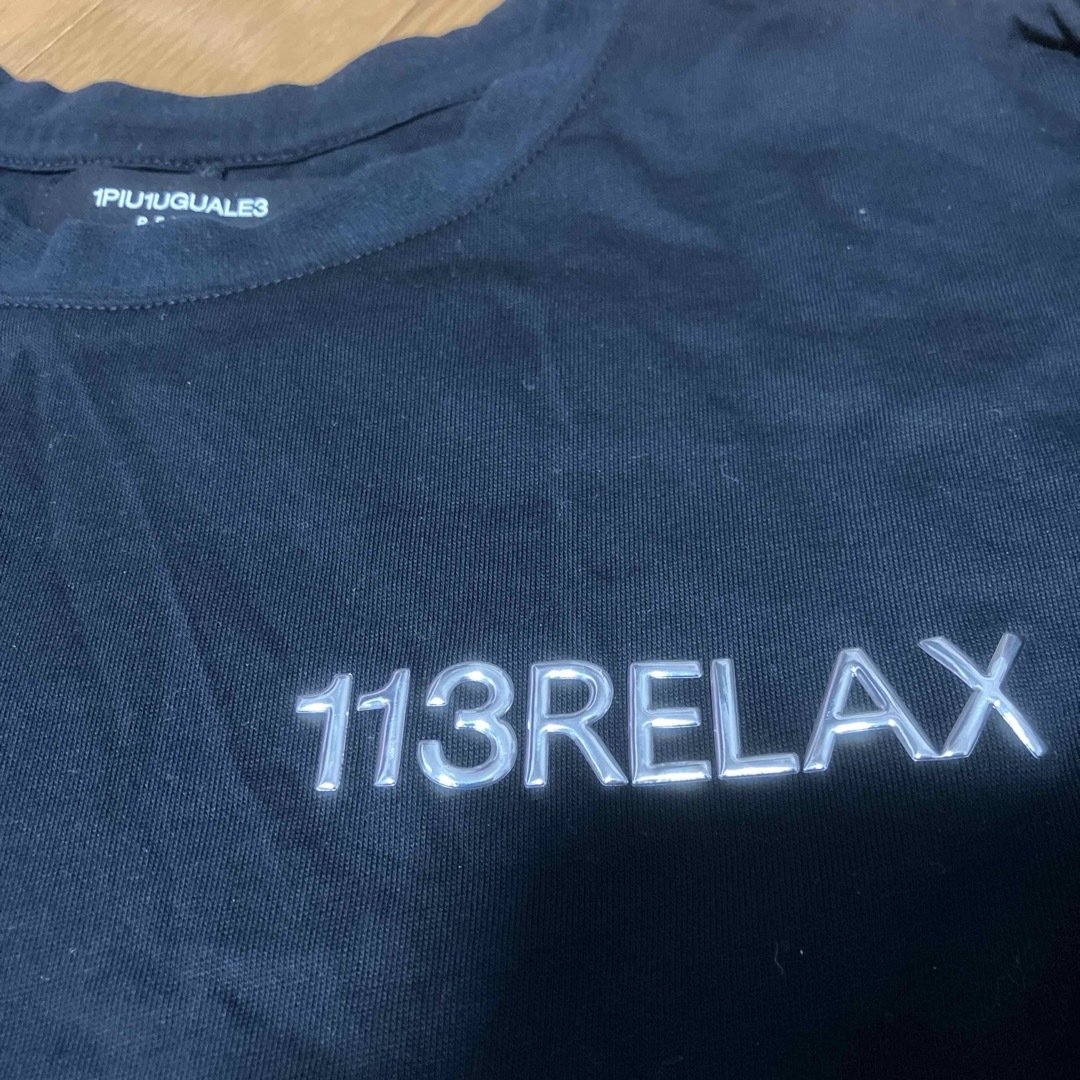 1piu1uguale3(ウノピゥウノウグァーレトレ)の【1PIU1UGUALE3 RELAX】メタルロゴロングTシャツ/BLACK メンズのトップス(Tシャツ/カットソー(七分/長袖))の商品写真