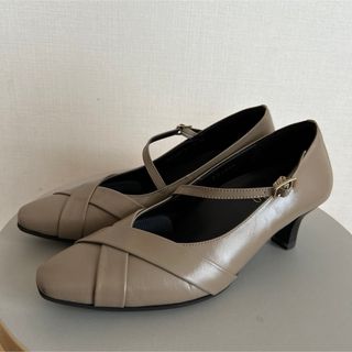 アシックス GIRO パンプス　ベージュ　未使用