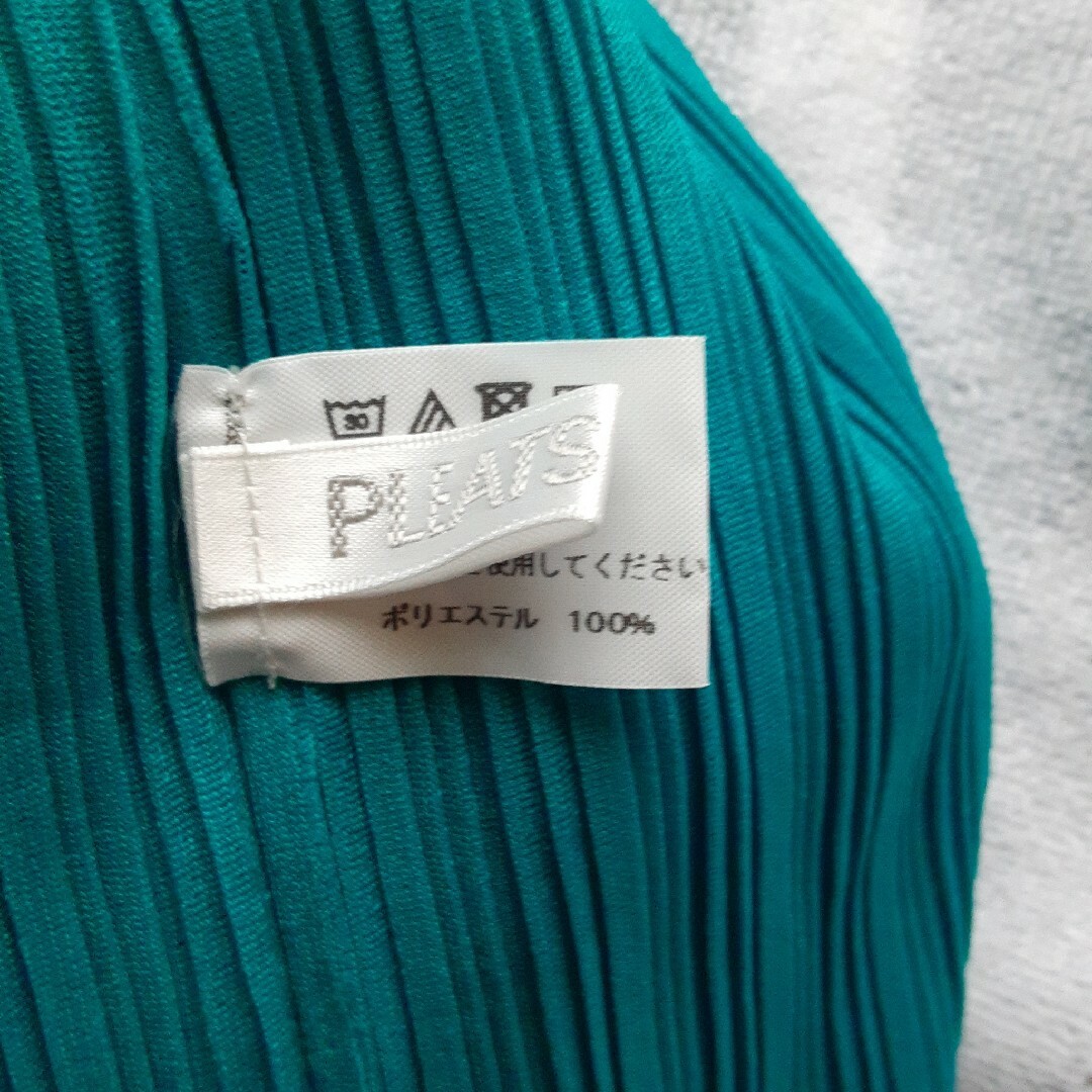 PLEATS PLEASE ISSEY MIYAKE(プリーツプリーズイッセイミヤケ)のプリーツプリーズ☆ネックウォーマー レディースのファッション小物(ネックウォーマー)の商品写真