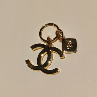 シャネル(CHANEL)のCHANEL　ホリデー 限定  CCロゴ  チャーム  ノベリティー(チャーム)