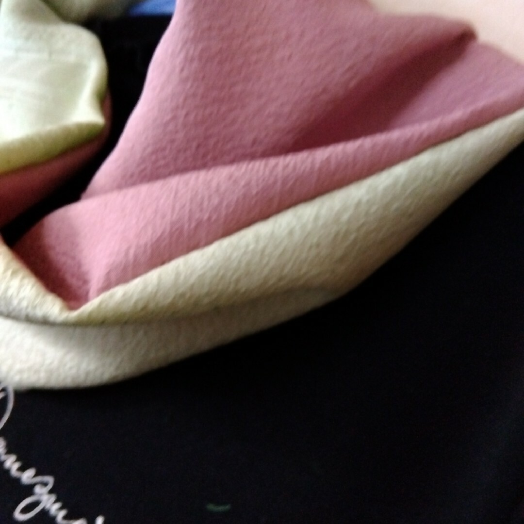 （シルク100％）正絹訪問着のリメイク　ひねりスヌード　うぐいす色×ピンク レディースのファッション小物(スヌード)の商品写真