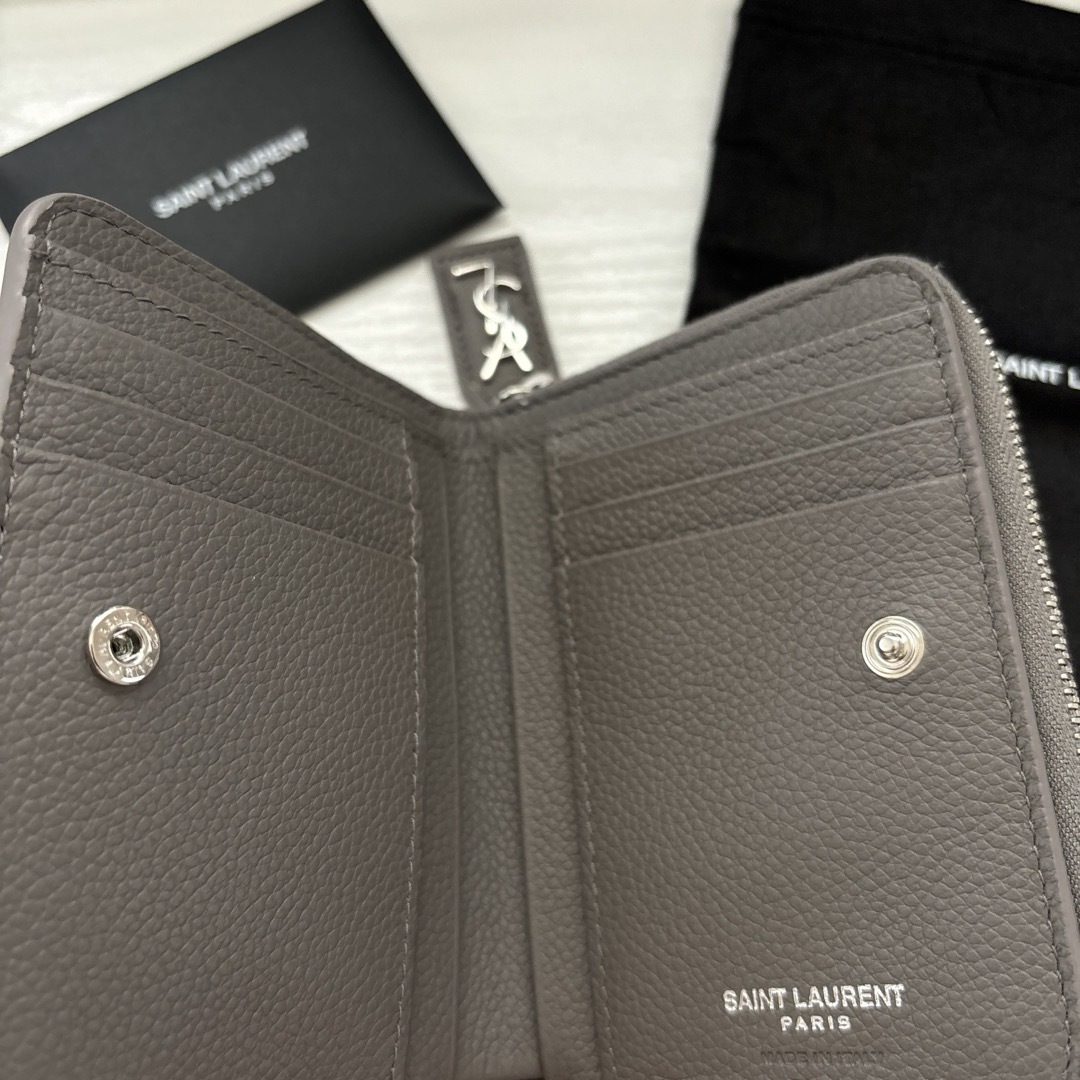 Saint Laurent(サンローラン)の【新品】サンローラン RIVE GAUCHE 折り財布 レディースのファッション小物(財布)の商品写真