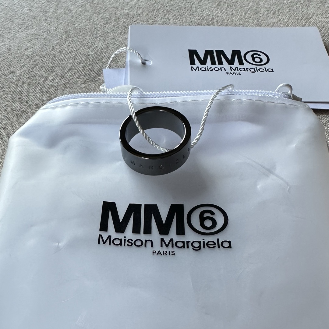 Maison Martin Margiela(マルタンマルジェラ)の5新品 メゾン マルジェラ MM6 ブランド ロゴ リング 指輪 ダークシルバー レディースのアクセサリー(リング(指輪))の商品写真