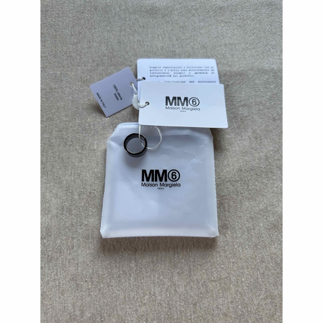 Maison Martin Margiela(マルタンマルジェラ)の5新品 メゾン マルジェラ MM6 ブランド ロゴ リング 指輪 ダークシルバー レディースのアクセサリー(リング(指輪))の商品写真