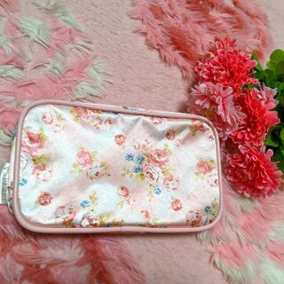 新品♥リズリサ♥ピンク♥花柄♥ツルツル♥ポーチ