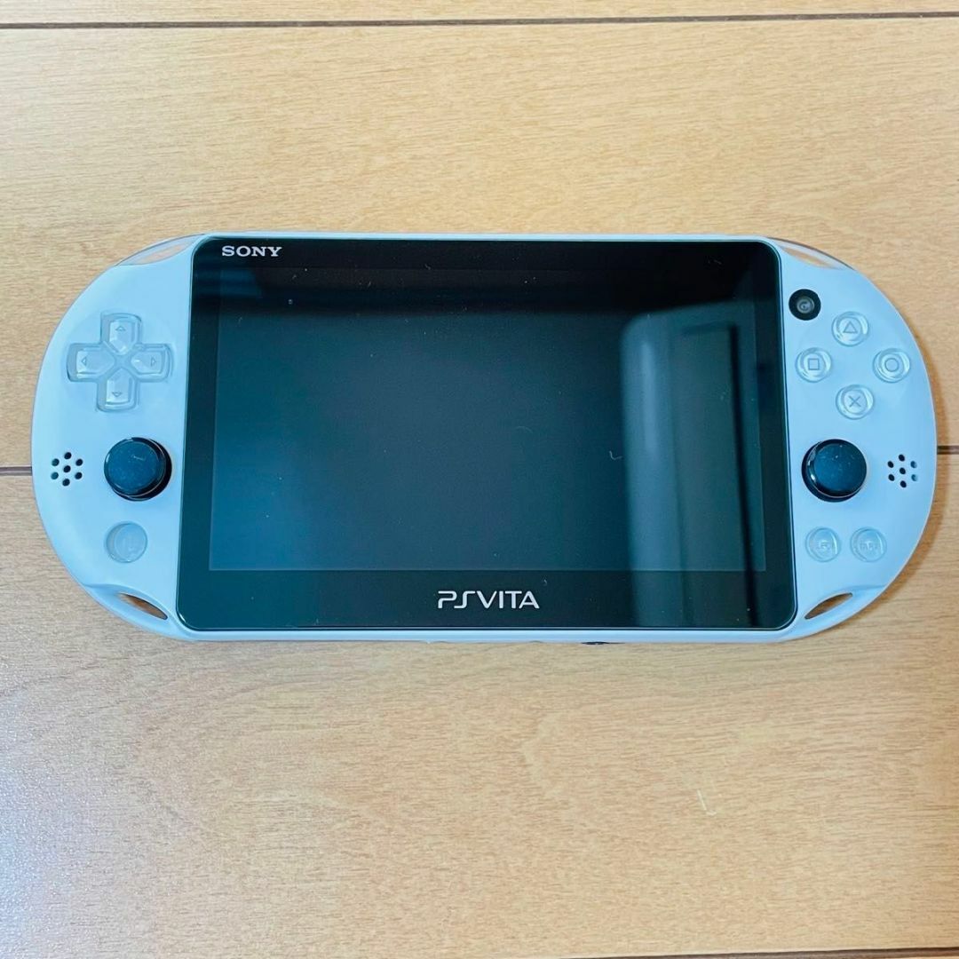 PlayStation Vita(プレイステーションヴィータ)の【新品同様品】PlayStationVita PCH-2000 ZA22 エンタメ/ホビーのゲームソフト/ゲーム機本体(家庭用ゲーム機本体)の商品写真