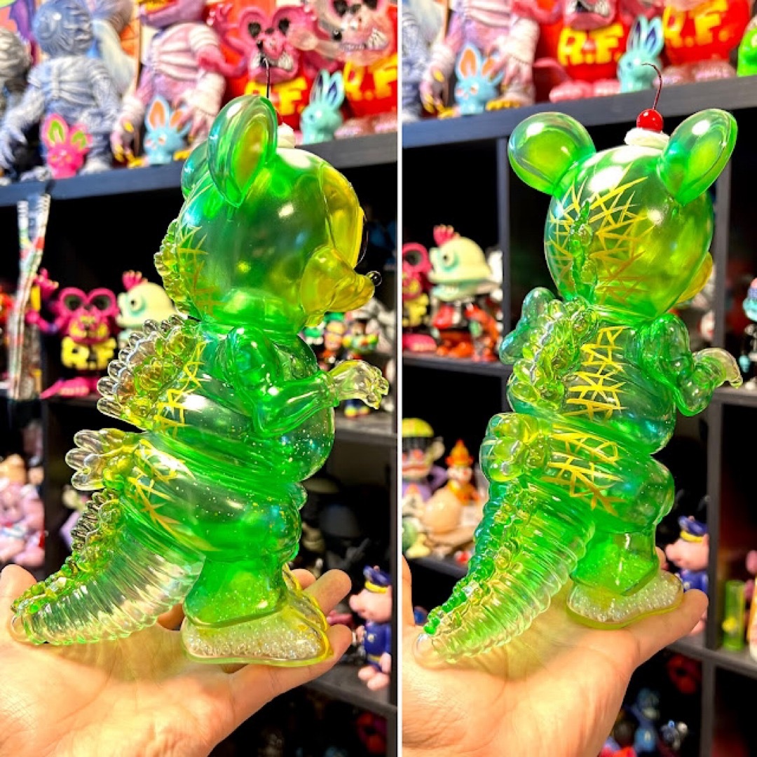 Disney(ディズニー)のメロンクリームソーダマウスジラMousezilla BLACK BOOK TOY エンタメ/ホビーのおもちゃ/ぬいぐるみ(キャラクターグッズ)の商品写真