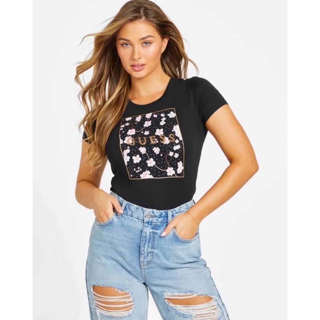 GUESS(ゲス)のゲス GUESS　tシャツ  レディースのトップス(Tシャツ(半袖/袖なし))の商品写真