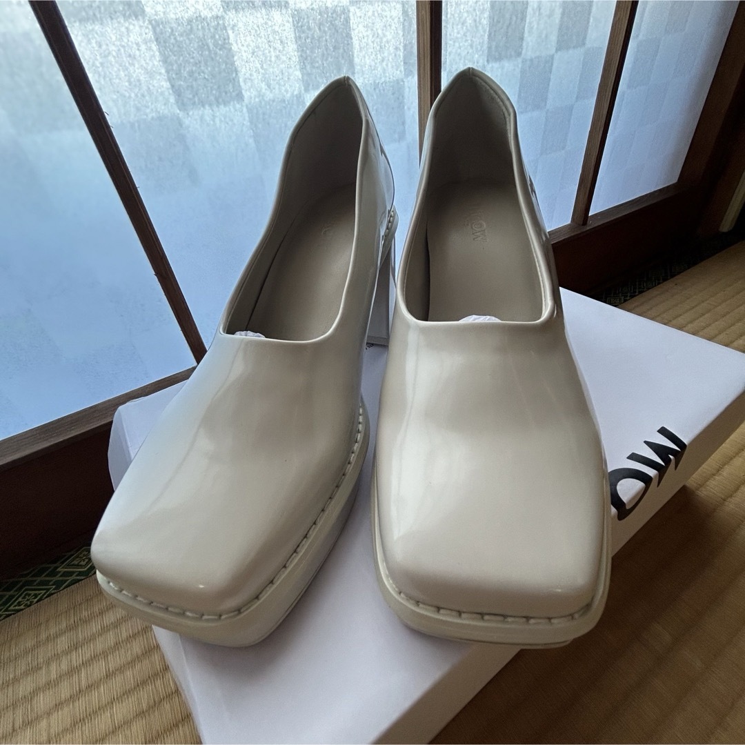 SLY(スライ)の新品未使用!! SLY THLOW パンプス ヒール アイボリー 24.5cm レディースの靴/シューズ(ハイヒール/パンプス)の商品写真