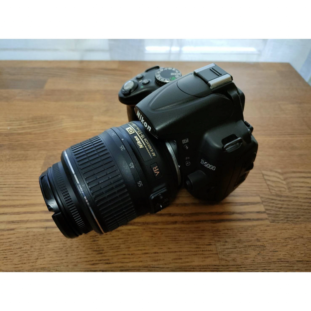 Nikon(ニコン)の【中古】NIKONニコン D5000 レンズキット スマホ/家電/カメラのカメラ(デジタル一眼)の商品写真