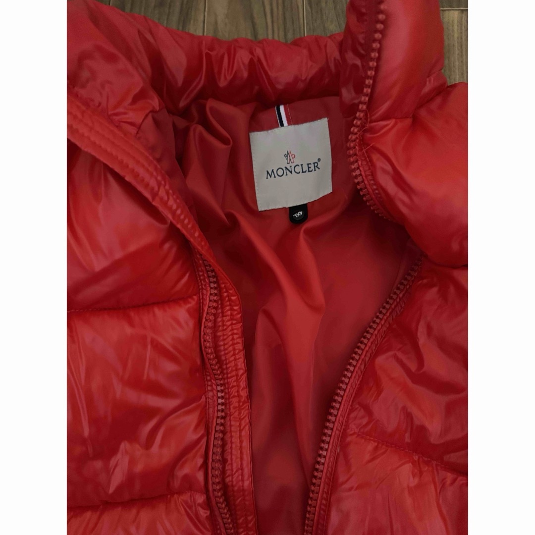 MONCLER(モンクレール)のモンクレールダウンジャケット　赤 メンズのジャケット/アウター(ダウンジャケット)の商品写真