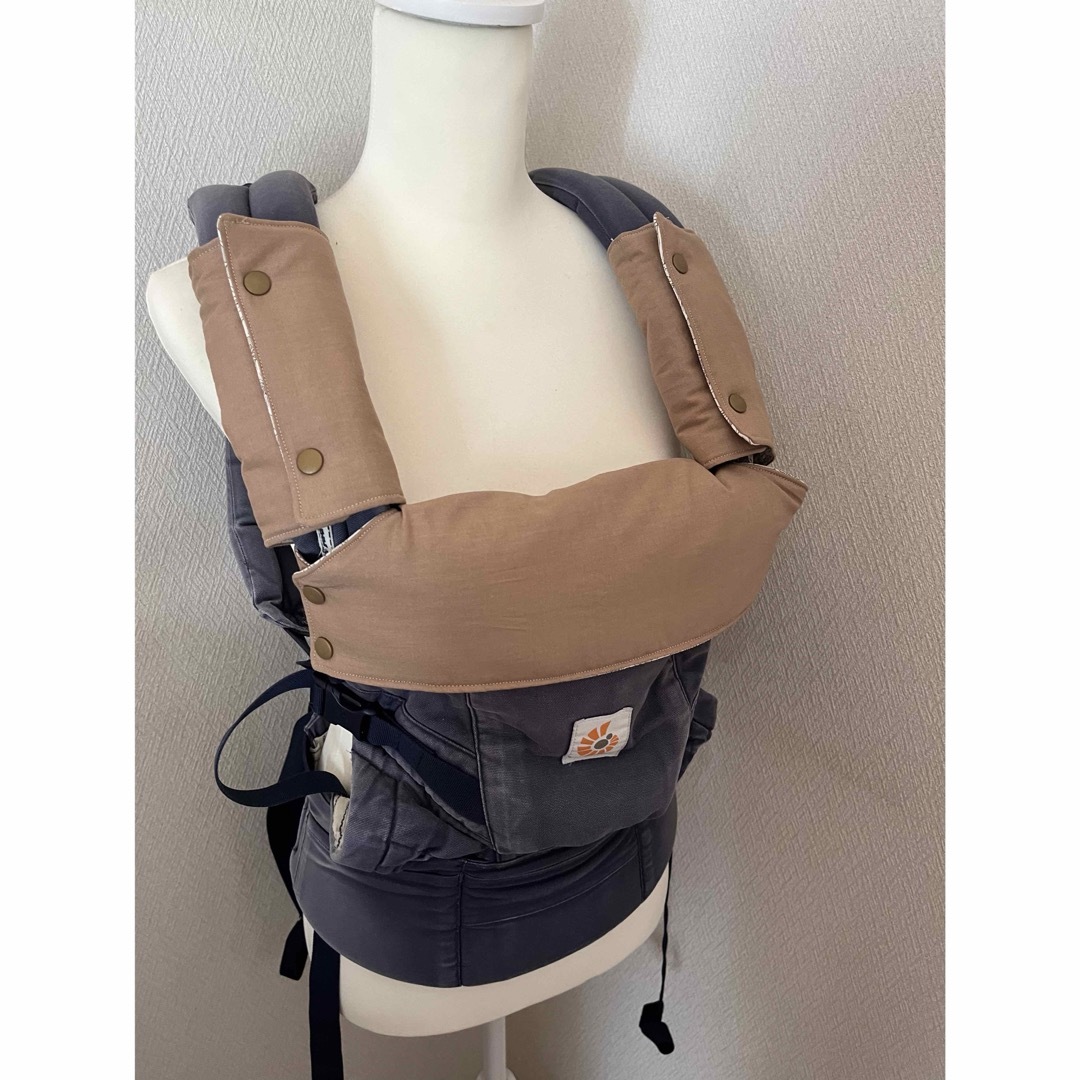 Ergobaby(エルゴベビー)の抱っこ紐よだれカバー＆首周りカバーセット ハンドメイド 花柄 リバーシブル キッズ/ベビー/マタニティの外出/移動用品(抱っこひも/おんぶひも)の商品写真