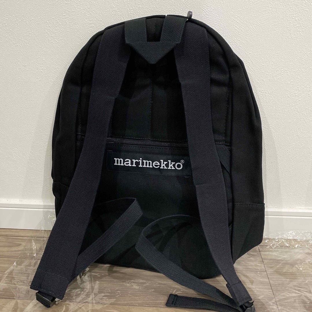marimekko(マリメッコ)のマリメッコ　リュック　新品　ブラック レディースのバッグ(リュック/バックパック)の商品写真