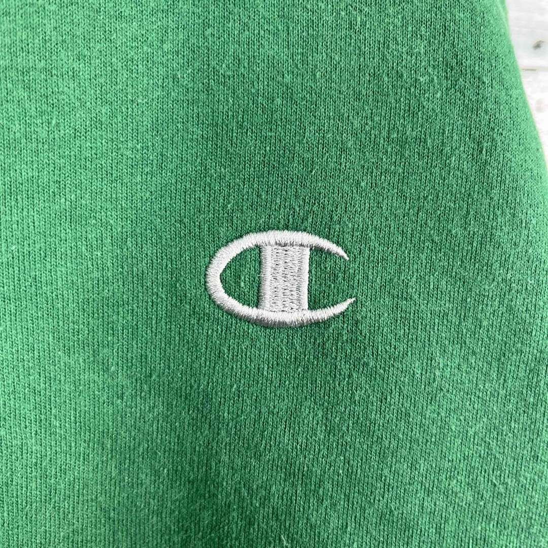 Champion(チャンピオン)のチャンピオン 古着 グリーン ワンポイント 刺繍ロゴ プルオーバースウェット メンズのトップス(スウェット)の商品写真