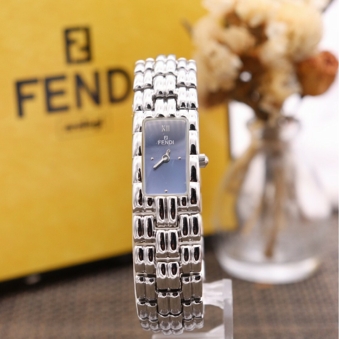 FENDI(フェンディ)の正規品【新品電池】FENDI 660L/動作良好 ネイビー 人気モデル レディースのファッション小物(腕時計)の商品写真
