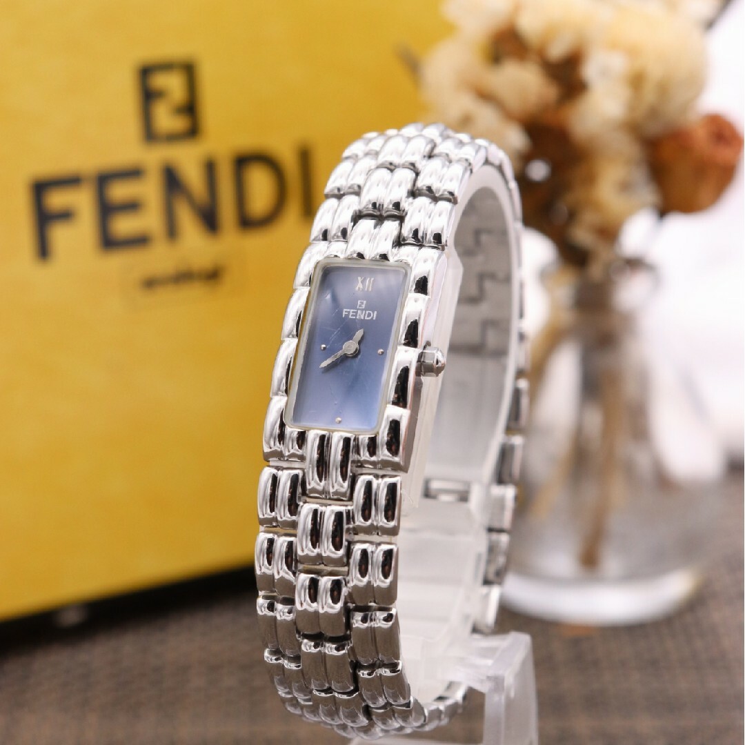 FENDI(フェンディ)の正規品【新品電池】FENDI 660L/動作良好 ネイビー 人気モデル レディースのファッション小物(腕時計)の商品写真