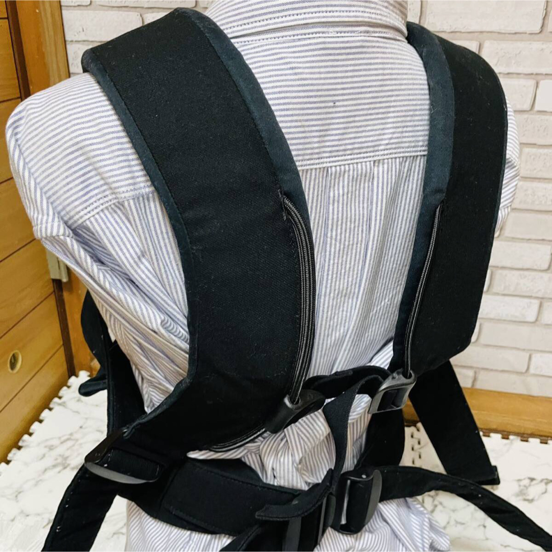 BABYBJORN(ベビービョルン)の使用4ヶ月 美品 ベビービョルン ワンカイ コットン ブラック キッズ/ベビー/マタニティの外出/移動用品(抱っこひも/おんぶひも)の商品写真