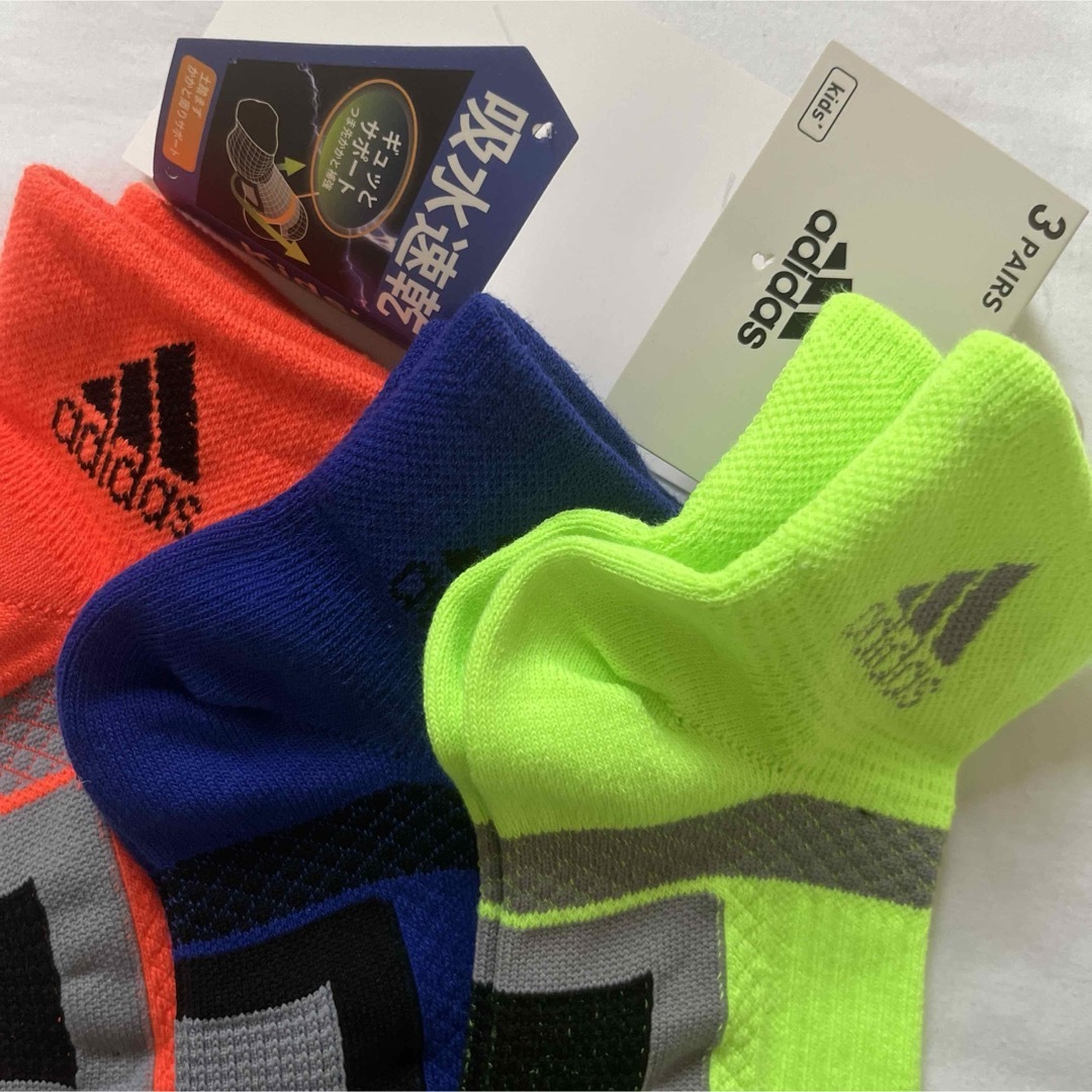 adidas(アディダス)の新品アディダス　ソックス　キッズ　19-21cm キッズ/ベビー/マタニティのこども用ファッション小物(靴下/タイツ)の商品写真