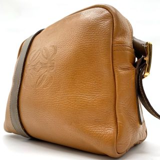 ロエベ(LOEWE)の【美品】ロエベ ショルダーバッグ アナグラム ロゴ型押し オールレザー ブラウン(ショルダーバッグ)